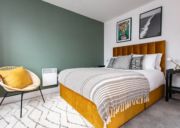 Apartment Centre - Free Parking - Stylish 2 Bedroom