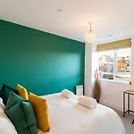 Centre - Free Parking - Stylish 2 Bedroom Διαμέρισμα *