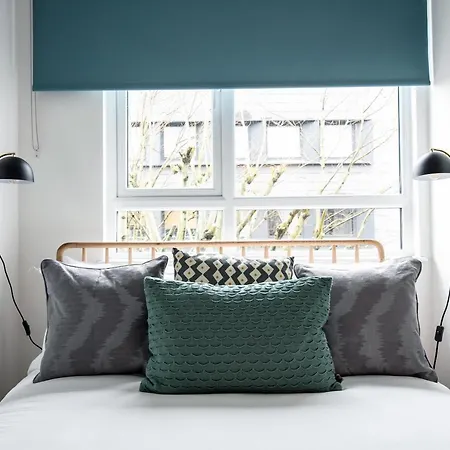 Centre - Free Parking - Stylish 2 Bedroom