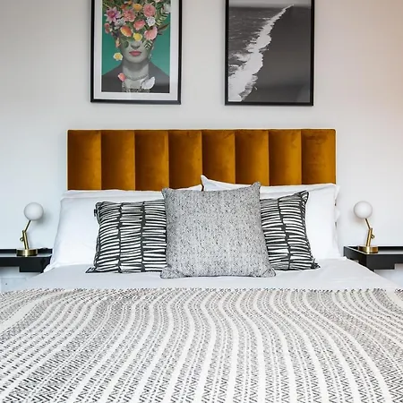 Centre - Free Parking - Stylish 2 Bedroom Apartman