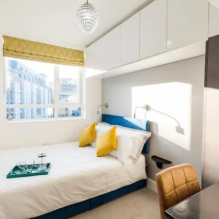 Centre - Free Parking - Stylish 2 Bedroom