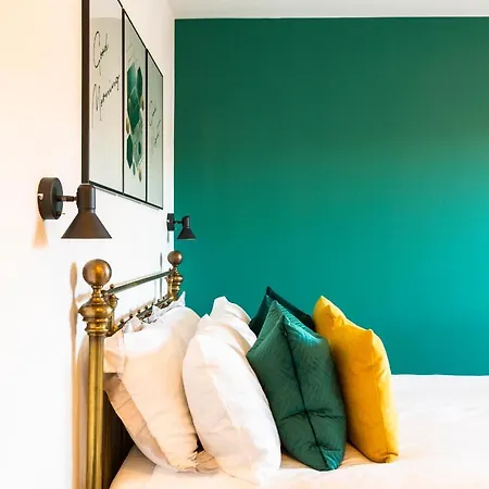 Centre - Free Parking - Stylish 2 Bedroom