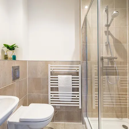 Centre - Free Parking - Stylish 2 Bedroom