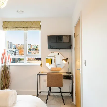Centre - Free Parking - Stylish 2 Bedroom Apartman