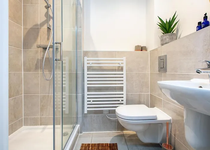 Centre - Free Parking - Stylish 2 Bedroom Apartman