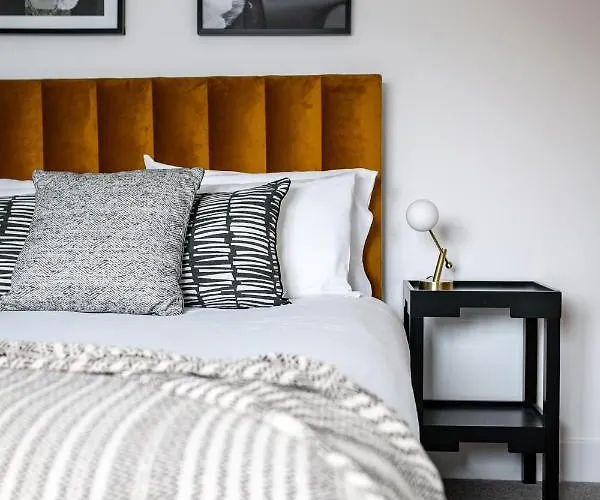 Apartman Centre - Free Parking - Stylish 2 Bedroom