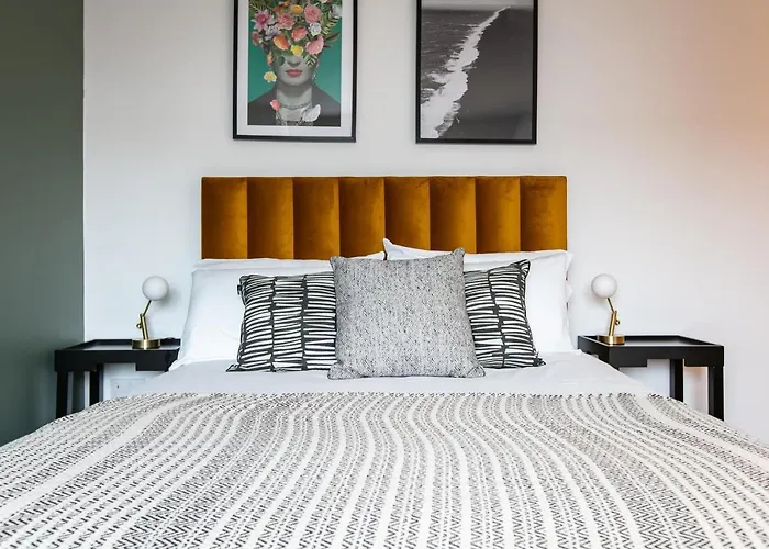 Centre - Free Parking - Stylish 2 Bedroom Apartman