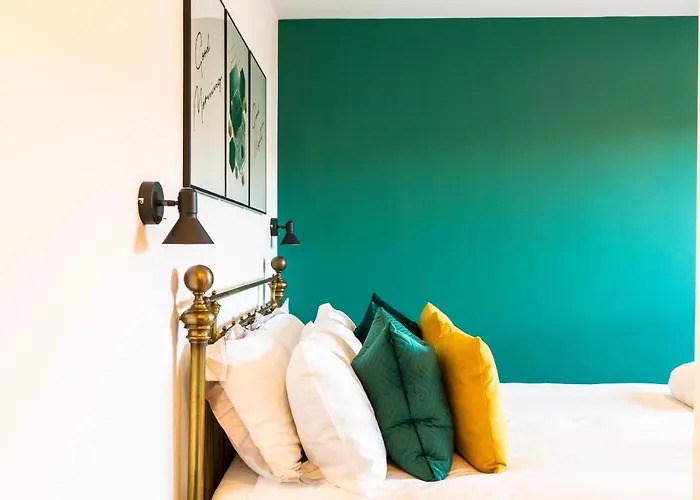 Centre - Free Parking - Stylish 2 Bedroom